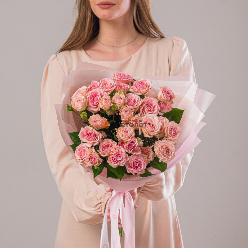 9 кустовых роз